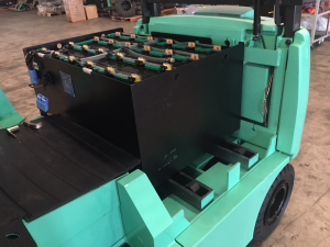 Thay thế ắc quy của xe nâng như thế nào?