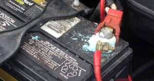 Ắc quy không được bảo dưỡng thường xuyên sẽ nhanh hỏng.